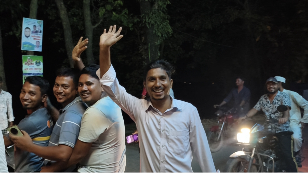 মন্ত্রীর ছবি দিয়ে পোস্ট, প্রায় ১১ ঘন্টা পর মুচলেকায় মুক্তি